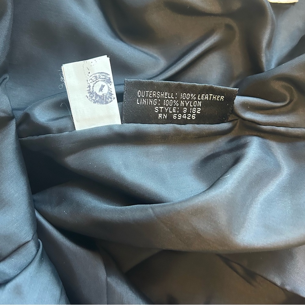Chic Black Leather Midi Skirt - Picture 5 of 6